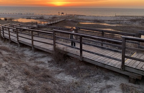 Tiny Casa | 100 m to Bluewater beach and boardwalk. Entire Cottage for the whole family!