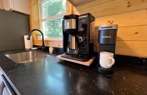 Apple Ridge Cabina | 100 mile views, 2½ mi. to BR, hot tub & Kids Loft