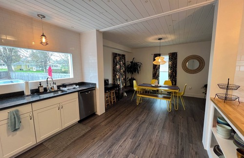 Clayton Casa | 1000 Islands Home with River View and Close Proximity to Antique Boat Museum