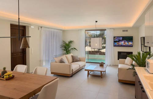 Rethymno Villa | A 100 m de la playa, jacuzzi, piscina, ping pong, sauna y gimnasio, tumbonas privadas.