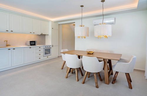 Rethymno Villa | A 100 m de la playa, jacuzzi, piscina, ping pong, sauna y gimnasio, tumbonas privadas.