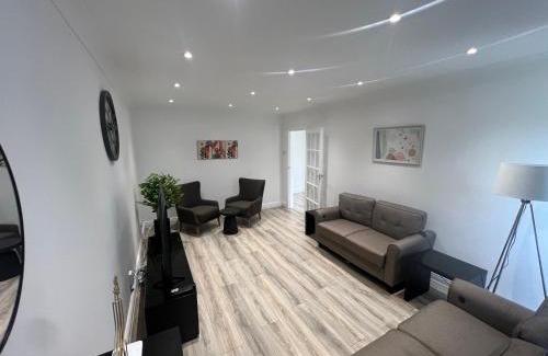 Stanford-le-Hope Casa | 101 Modern 4 Bedroom Home