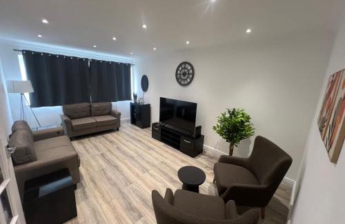 Stanford-le-Hope Casa | 101 Modern 4 Bedroom Home
