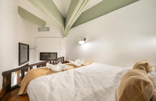 China Town Hotel | 103 - Bed and Brews