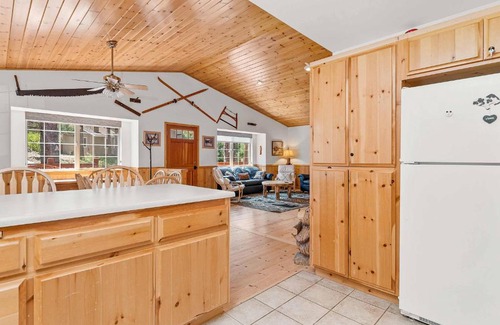 Big Bear Casa | 104 - Cozy Cabin in Pinewood Estates