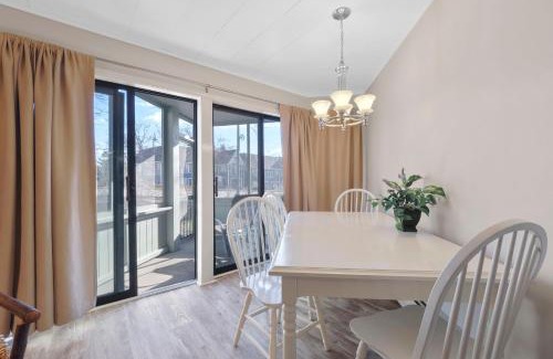 Charlevoix Casa | 107 Pointes North Inn