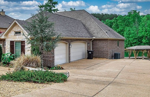 Hot Springs Village Casa | 10MansWy | Lake Granada | Home | Sleeps 8