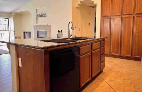 Hemet Casa | 10min Soboba Casino Hemet Home with Hot tub+Lots of Parking grg/rv/boat/ATV's