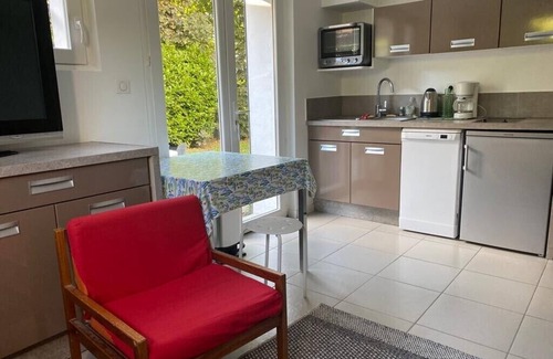 Cran-Gevrier Apartamento | 10mn walk from the lake, quiet one-bedroom apartment, ground floor with garden.