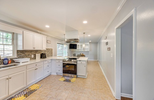New Castle Casa | 11 Mi to Dtwn Birmingham: Home w / Pool Table!