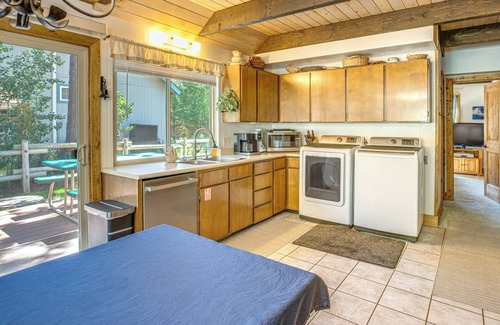 Christmas Valley Casa | Cabina rústica de Lake Tahoe con vistas a Mtn y mesa de billar