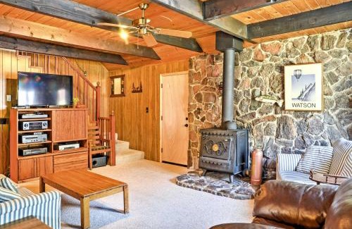 Christmas Valley Casa | 11 Mi to Ski Resorts! Lake Tahoe Gem with Pool Table