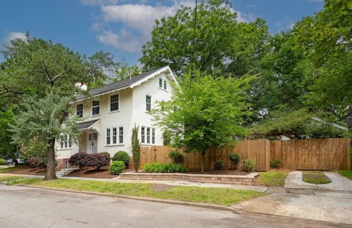 Norfolk Casa | 111) Massive 6 bedroom home with a Pool!