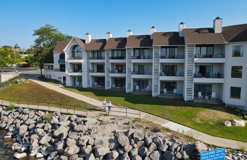 Charlevoix Casa | 112 Edgewater Inn with Waterfront Access