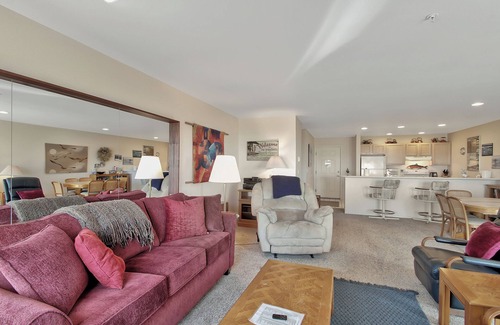Westport Condominio | 112 Oceanfront Ground floor, hear the Ocean roar