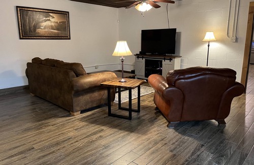 Louisville Apartamento | 1174 Topside! Cozy 2BR apartment!