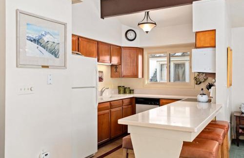 Aspen Casa | 118 E. Bleeker Street Home, Large, Two-Level Home/Duplex with Private Deck & On-Site Parking