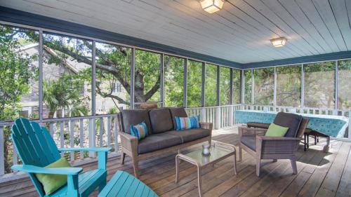 Isle of Palms Casa | 12 42nd Avenue by AvantStay 2 Mins To The Beach Screened In Porch