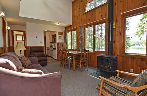 Iron River Cabina | #12, Lakeside, Delta Lodge-Owner for 32 years