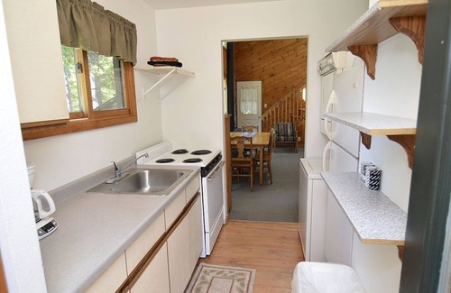 Iron River Cabina | #12, Lakeside, Delta Lodge-Owner for 32 years