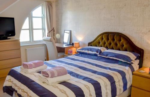 Bridport Casa | 12 Maritime House
