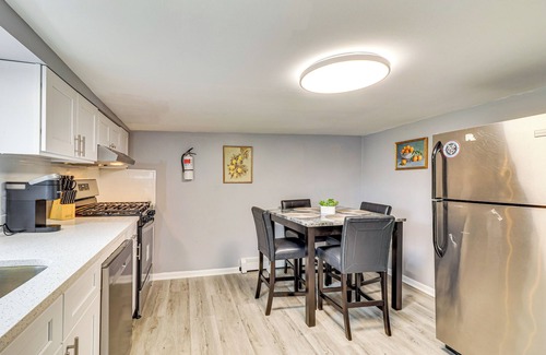 Monroe Township Apartamento | 12 Mi to Rutgers: Brand New Apt w/ Home Office!