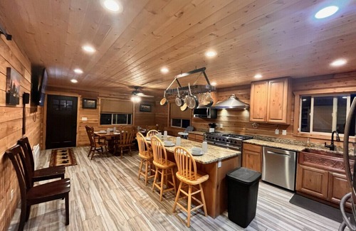 Island Park Casa | 12 miles from Yellowstone with incredible views - Grizzly Lodge