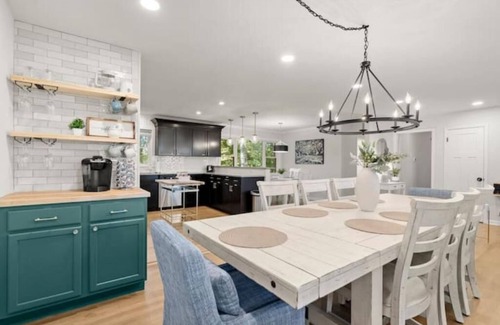 Acworth Casa | 12 min to Lakepoint Sports! 5 bedroom house. Game room. Fire Pit. Weddings!