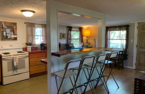 Inglis Cabina | 12) Writer's Cottage