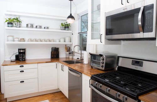 Earlewood Casa | Blue Door Farmhouse, 2 Beds (Downtown cerca de USC, Vista, Ft. Jackson)