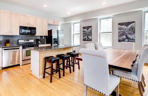 Pulaski Park Apartamento | 1220 PH - Luxury Penthouse: Private Patio, new furniture!
