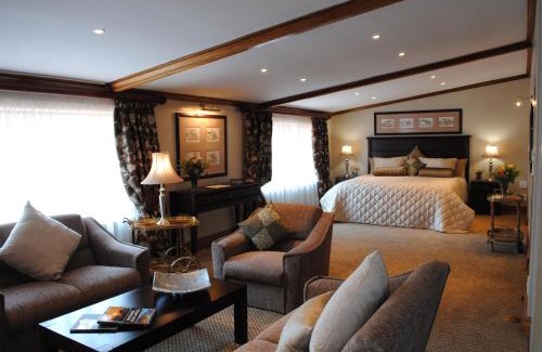 Bedfordview Casa | 125 on Van Buuren Road Guest House