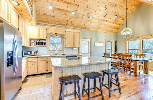Cullowhee Cabina | 13 Mi to Cashiers: Cabin w/ Wraparound Porch!