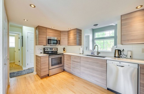 Arvada Casa | 13 Mi to Dtwn Denver: Arvada Townhome w/ Deck