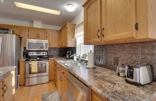 Elkton Casa | 13 Mi to Nat'l Park: Shenandoah Valley Home!