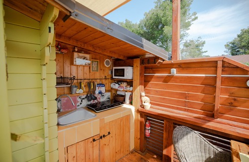 Rogac Casa | !PRECIO EXTRA! / MAYO en Lovely TREE HOUSE, a pocos pasos del mar con una terraza increíble