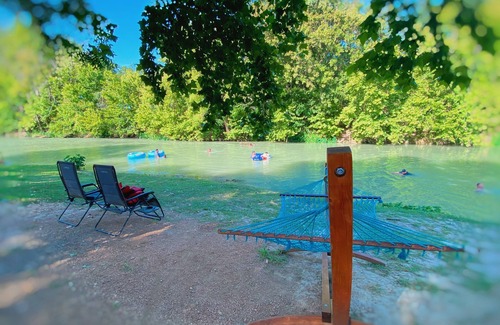 Prairie Lea Casa | #13 Son's Blue River Camp Glamping Cabin w/ 1 Queen, 1 Twin