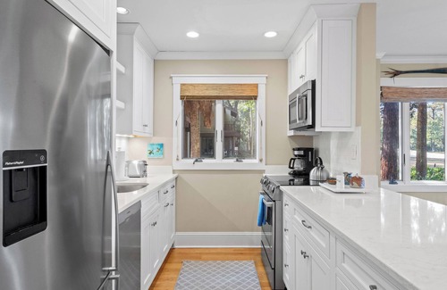 West Beach Village Condominio | 1309 Fairway Oaks: Near Beach with 3BR, Golf Views, Beach Gear/Bike Credit