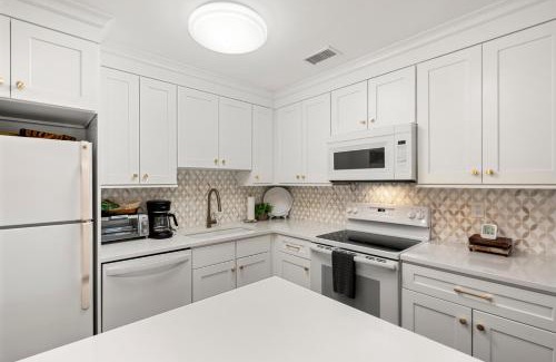 West Beach Village Villa | 1314 Fairway Oaks Villa by Akers Ellis Rentals