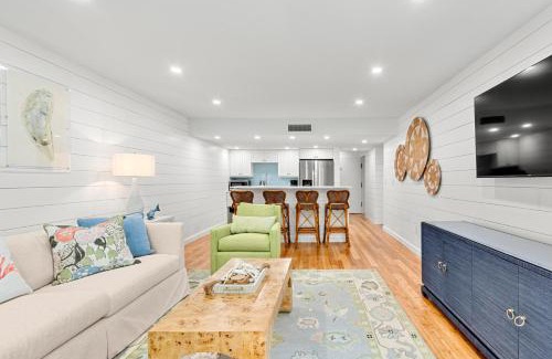 West Beach Village Villa | 1351 Fairway Oaks Villa by Akers Ellis Rentals