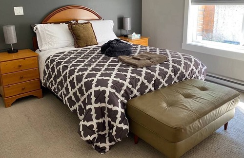 Langford Apartamento | #138 Longspur Dr. Upper Suite - 3 Bedroom House