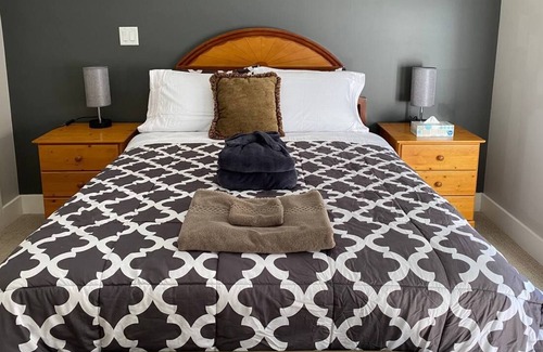 Langford Apartamento | #138 Longspur Dr. Upper Suite - 3 Bedroom House