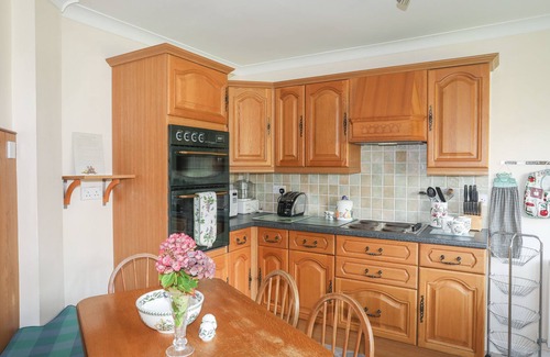 Abersoch Casa | 14 CAE PIN, character holiday cottage, with a garden in Abersoch
