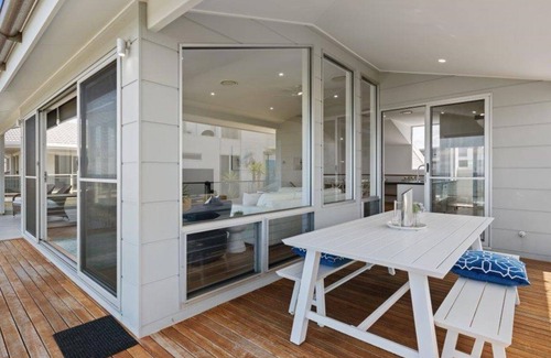 Castaways Beach Casa | 14 Tropicana Rise Castaways Beach