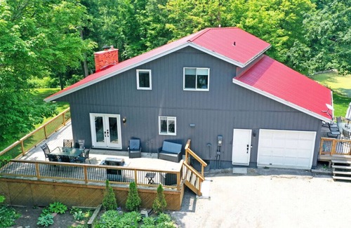 Cayuga Cabaña | 147 Concession 1 Rd · Forest Hideaway | Autumn Colors & Fireside Nights
