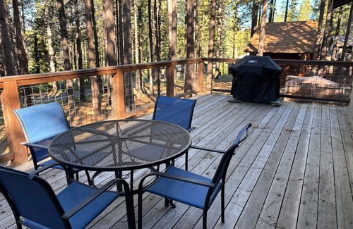 Black Bart Casa | Conjunto de 4 habitaciones Tahoe Home en un lote enorme