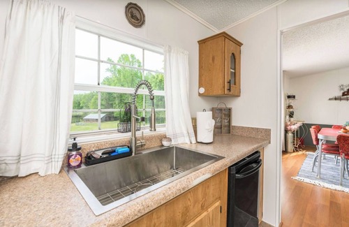 Coosa County Casa | 15 acres, hot tub, pond, creek, pet friendly!