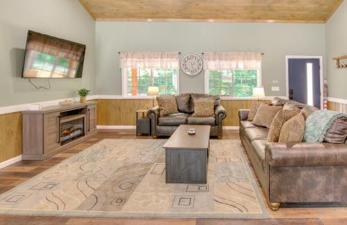 Newport Casa | 15 Mi to Pigeon River Rafting Newly Built Cabin!