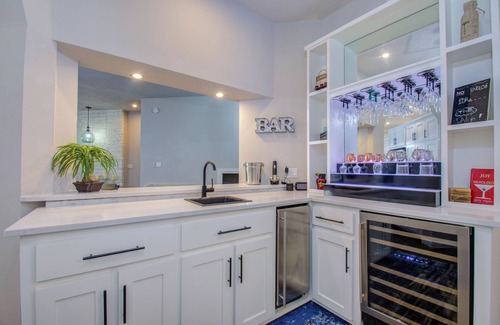 April Sound Casa | 15 miles to Renaissance Fest-Beautiful Lakefront property-Weekly Discounts!