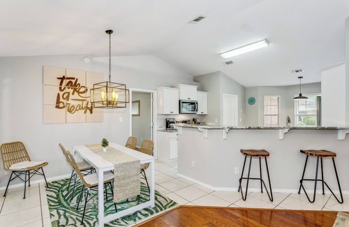 Pensacola Casa | 15 mins from Perdido beach, Lakefront with Firepit, near NAS/Blue Angels